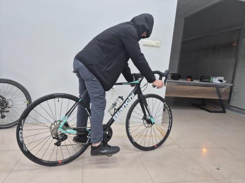 Bianchi R0013D 28" 24V HD SC: SİYAH/CELESTE - İKİNCİ EL BİSİKLET Bisikletimiz 2 Aylık Olup Sıfırdan Farksızdır.